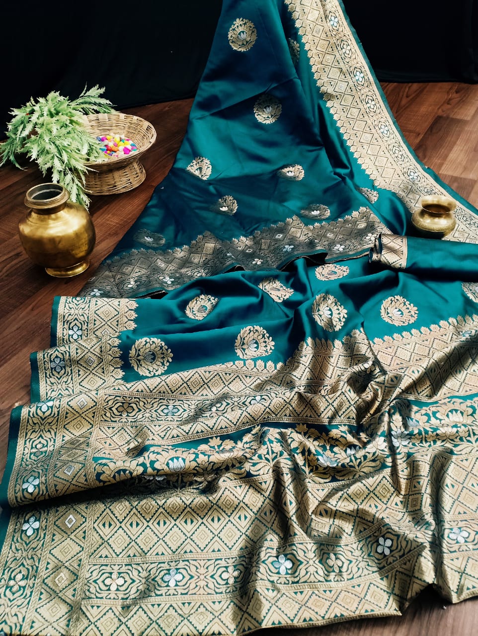 Latest Beautiful Soft Silk Weaving Jacquard Sarees Collectio...