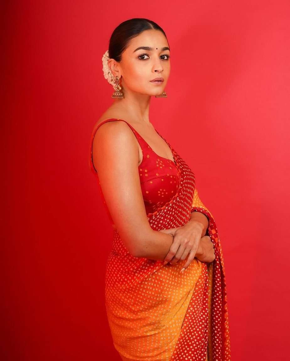 Alia Bhatt Bollywood Style Satin Silk With Digital Print Sar...