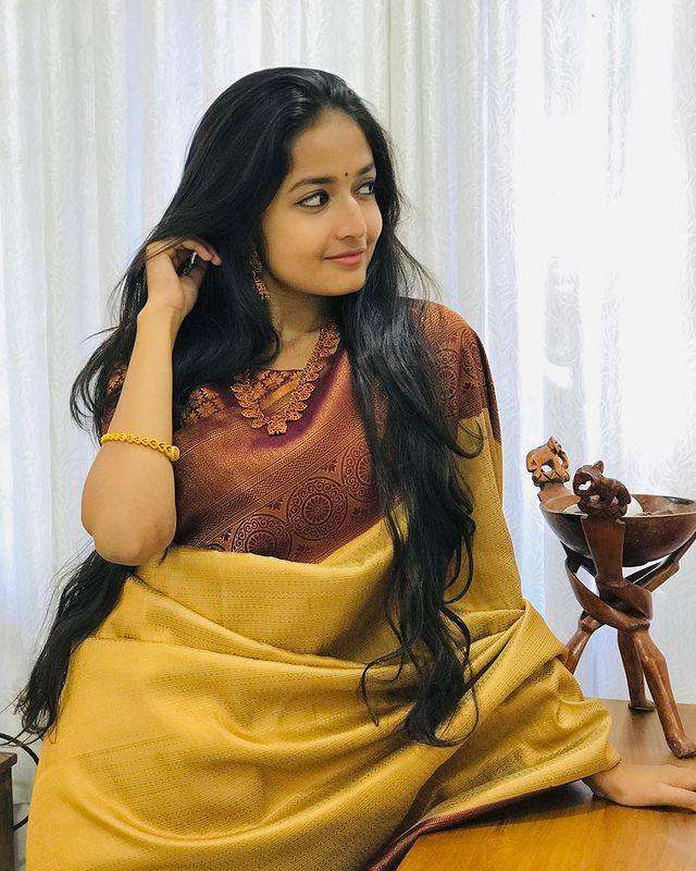 MUSTARD Yellow Color Banarasi silk with Weaving design saree...