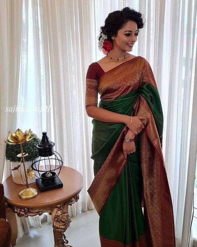 Green color saree with Red shade Border Banarasi silk saree ...