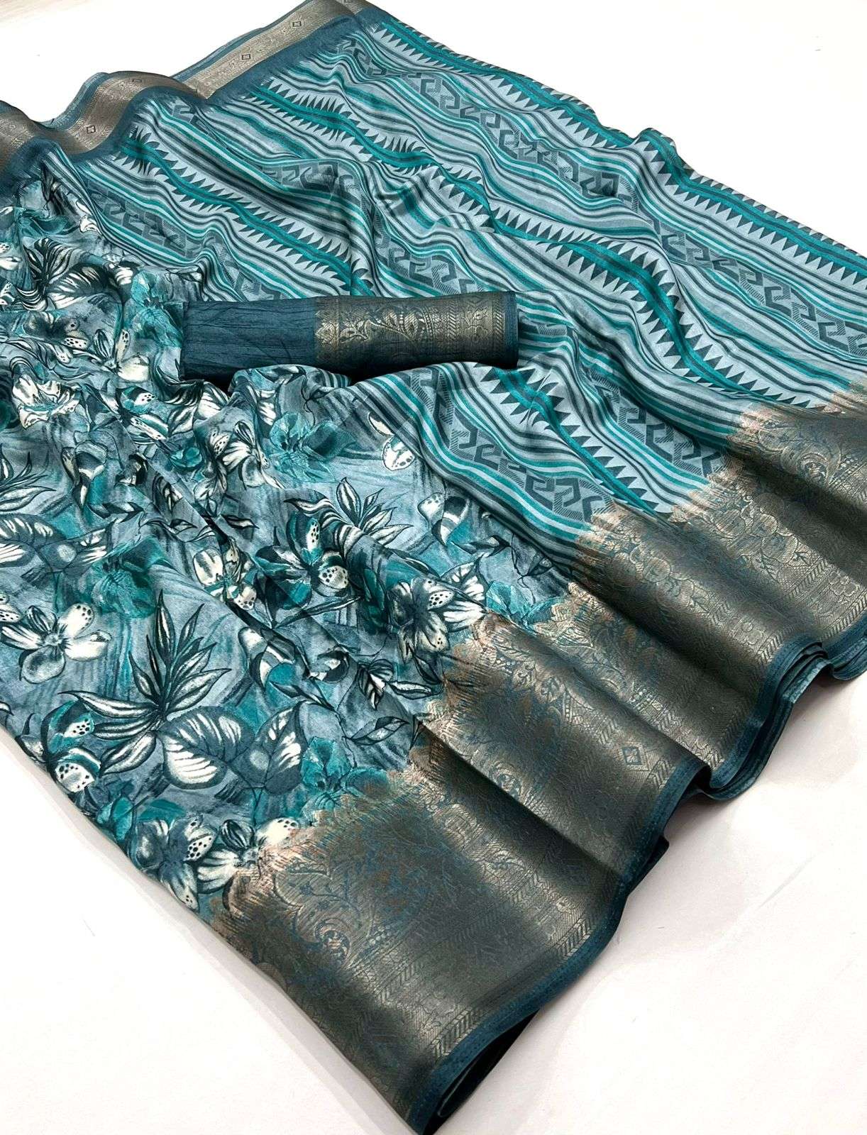 Dola silk with Jacquard Border Flower Printed fancy saree co...