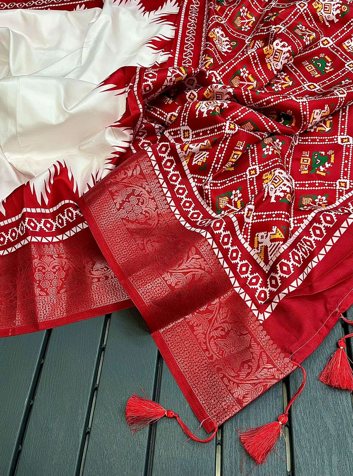 Durag Puja Special Banarasi silk with Red & white color Rich...