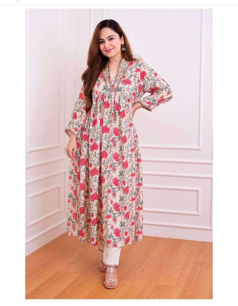 NYRA CUT FLOWER PRINT KURTI AT AWESOME RATE FOR PARTIES AND ...