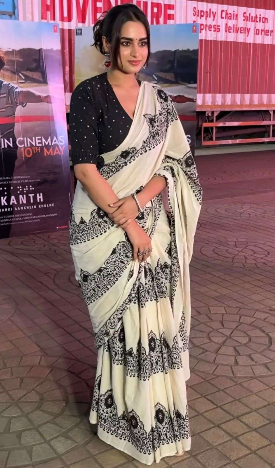 BLACK AND WHITE SOFT GEORGETTE BOLLYWOOD SAREE SUPPLIER IN S...