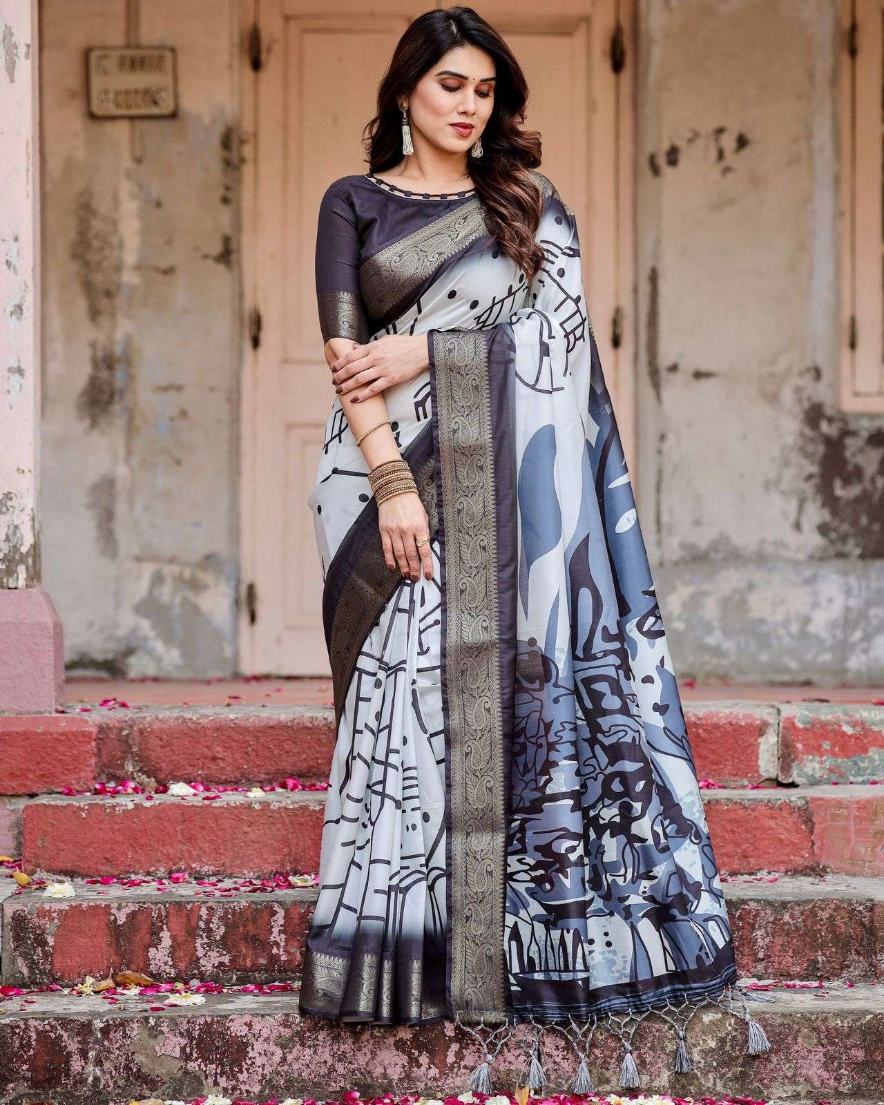 PARTY WEAR LOOK SOFT SILK BLACK COLOUR SAREE SUPPLIER IN SUR...