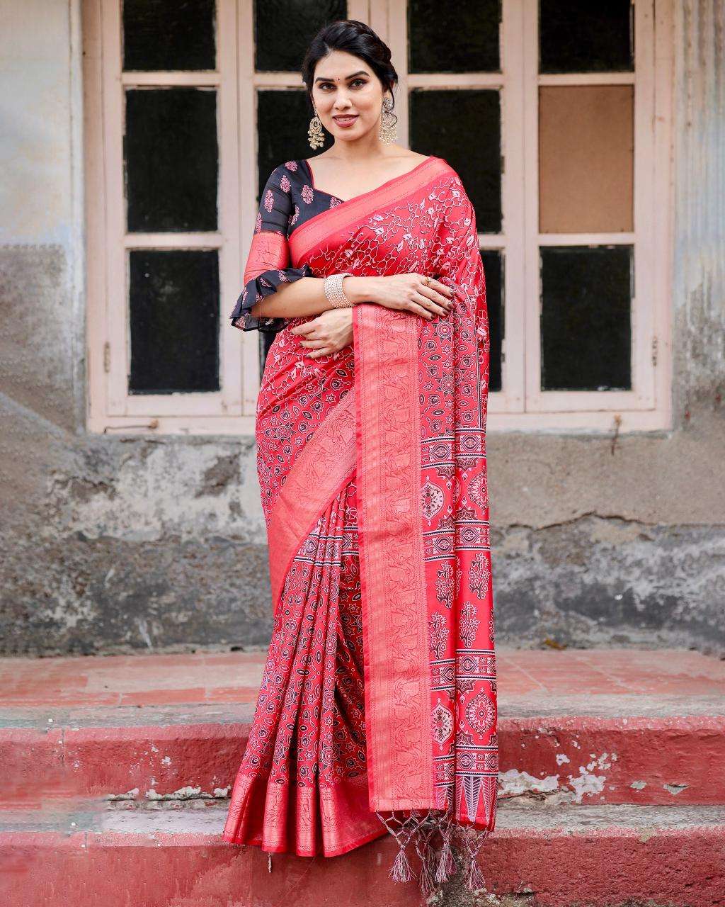 RED COLOUR FLOWER PRINTED SOFT SILK SAREE DEALER IN SURAT AF...