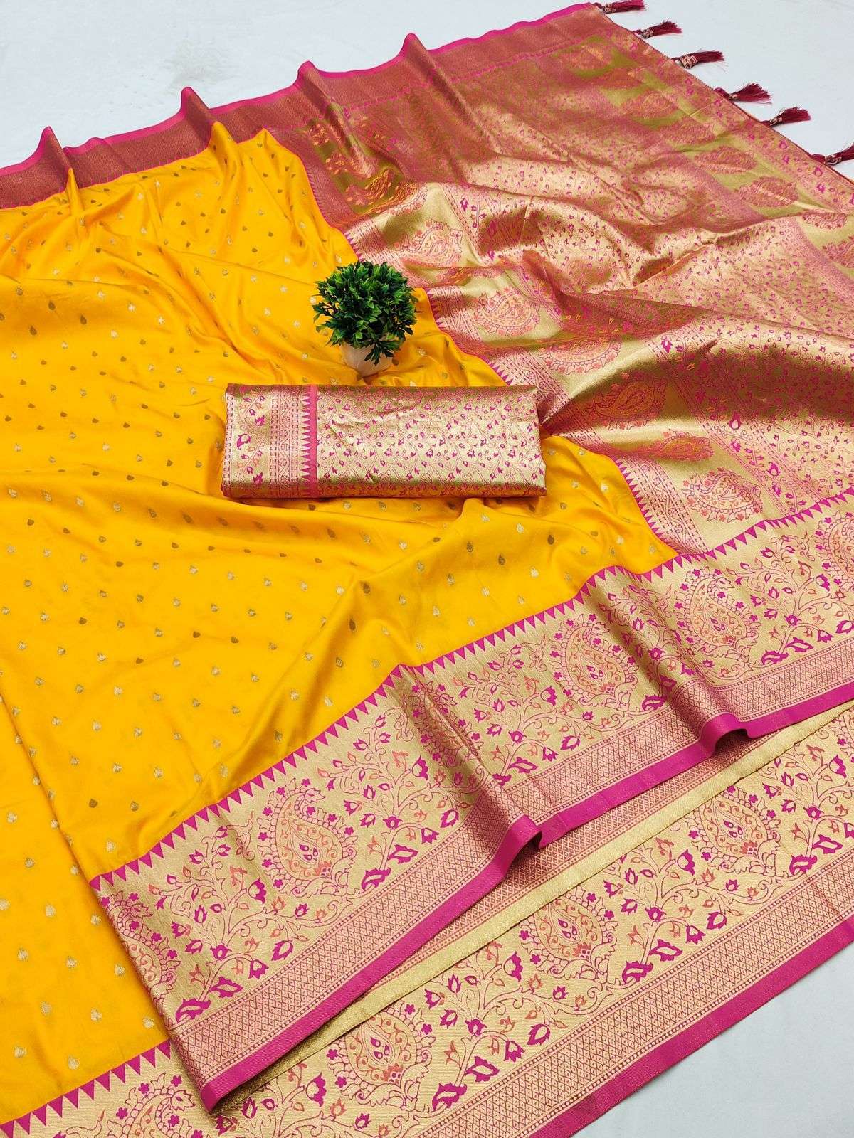 SOFT BANARASI SILK ALL OVER ZARI WEAVING DESIGN SAREE SUPPLI...