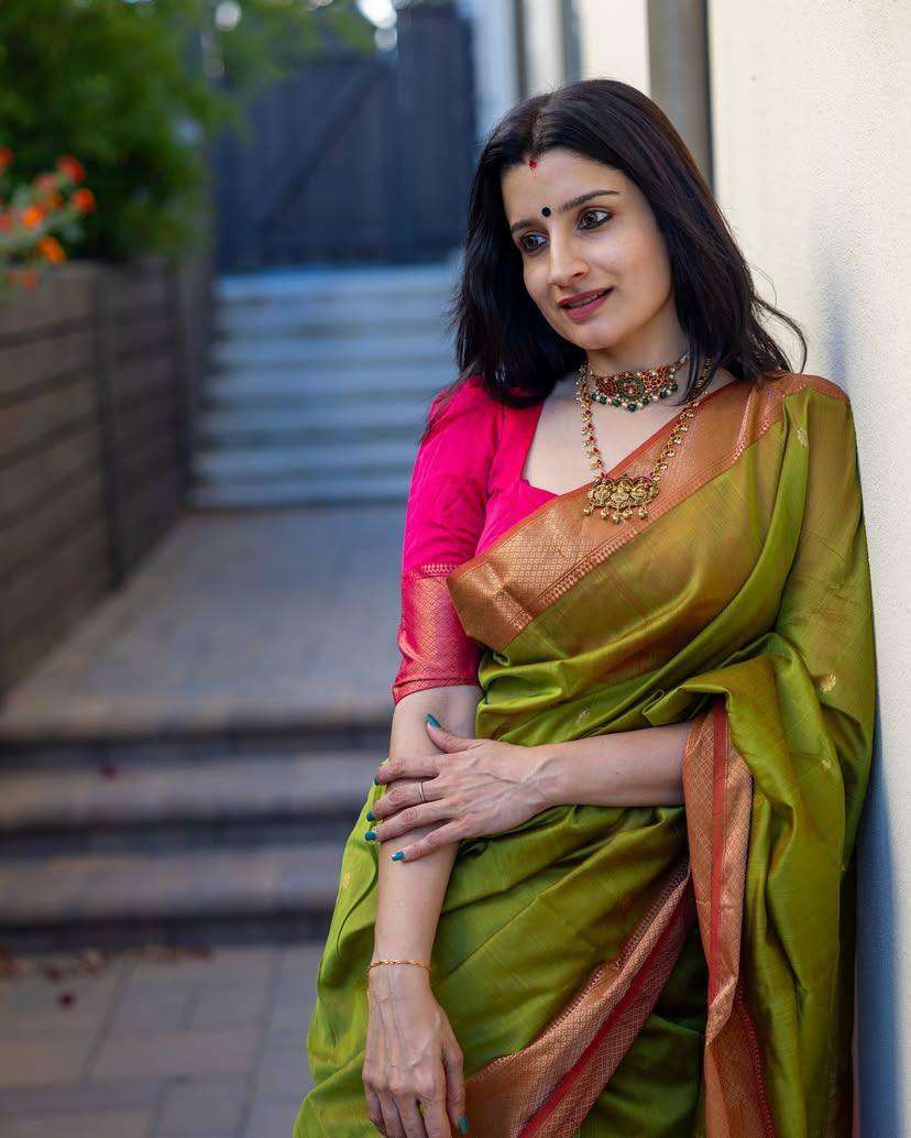 Amazing Parrrot Green Color Silk Saree With Beautiful Plain ...
