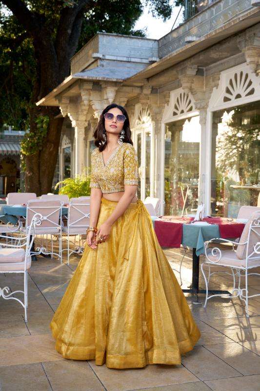 GOLDIE FOR WEDDING LOOK FULLY STICH LEHENGA WITH UNSTICH BLO...