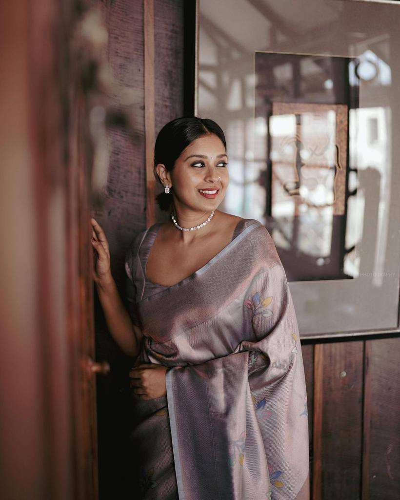 146 SILVER OFF COLOR INDIAN SAREE COLLEGE & PARTY WEAR 146