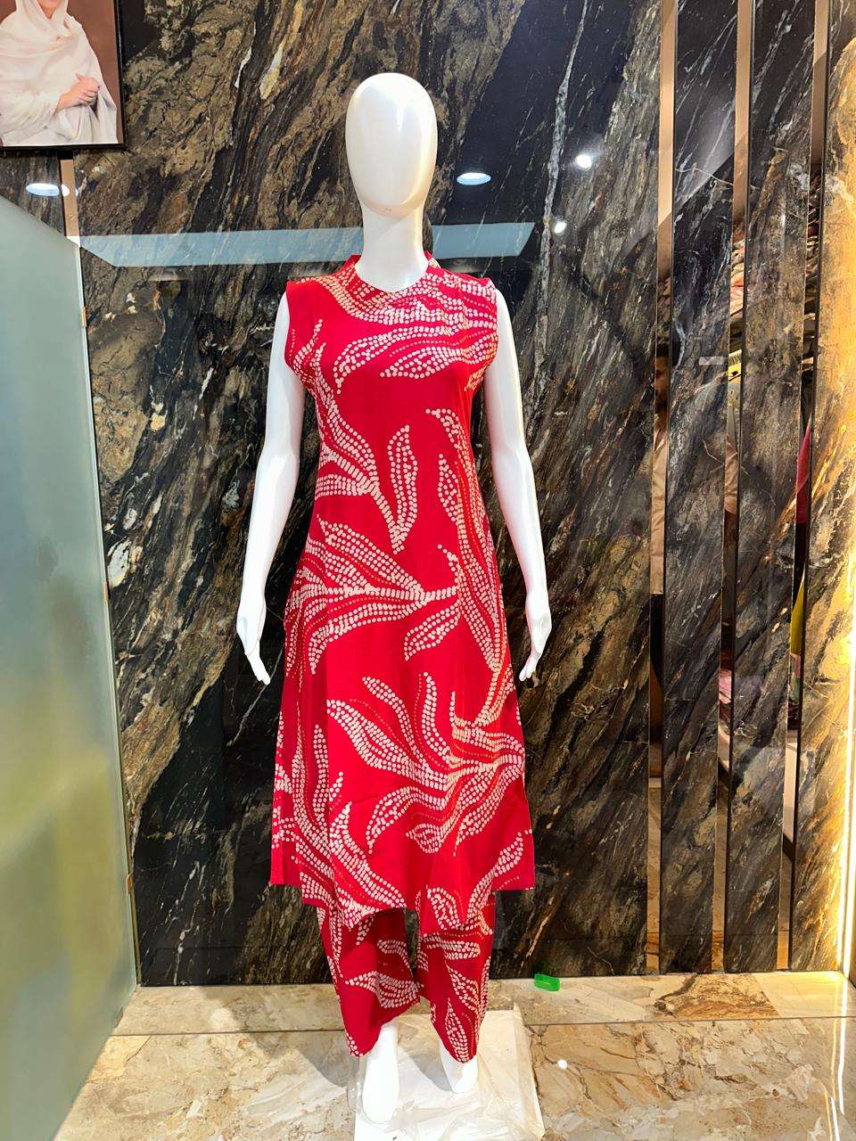 NUSRAT RAYON PRINT WESTERN SLEEVELESS KURTI PANT CORD SET CA...