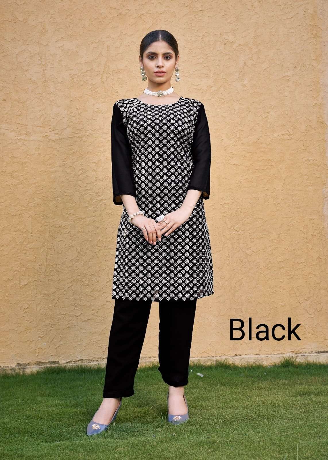 ROOHI CHIKAN EMBROIDERY WORK TOP PANTS OUTFIT CASUAL DEALER 