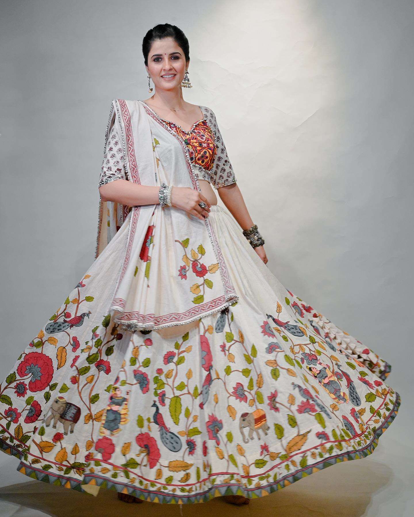 Navaratri special Traditional Gamthi With mirror work white ...
