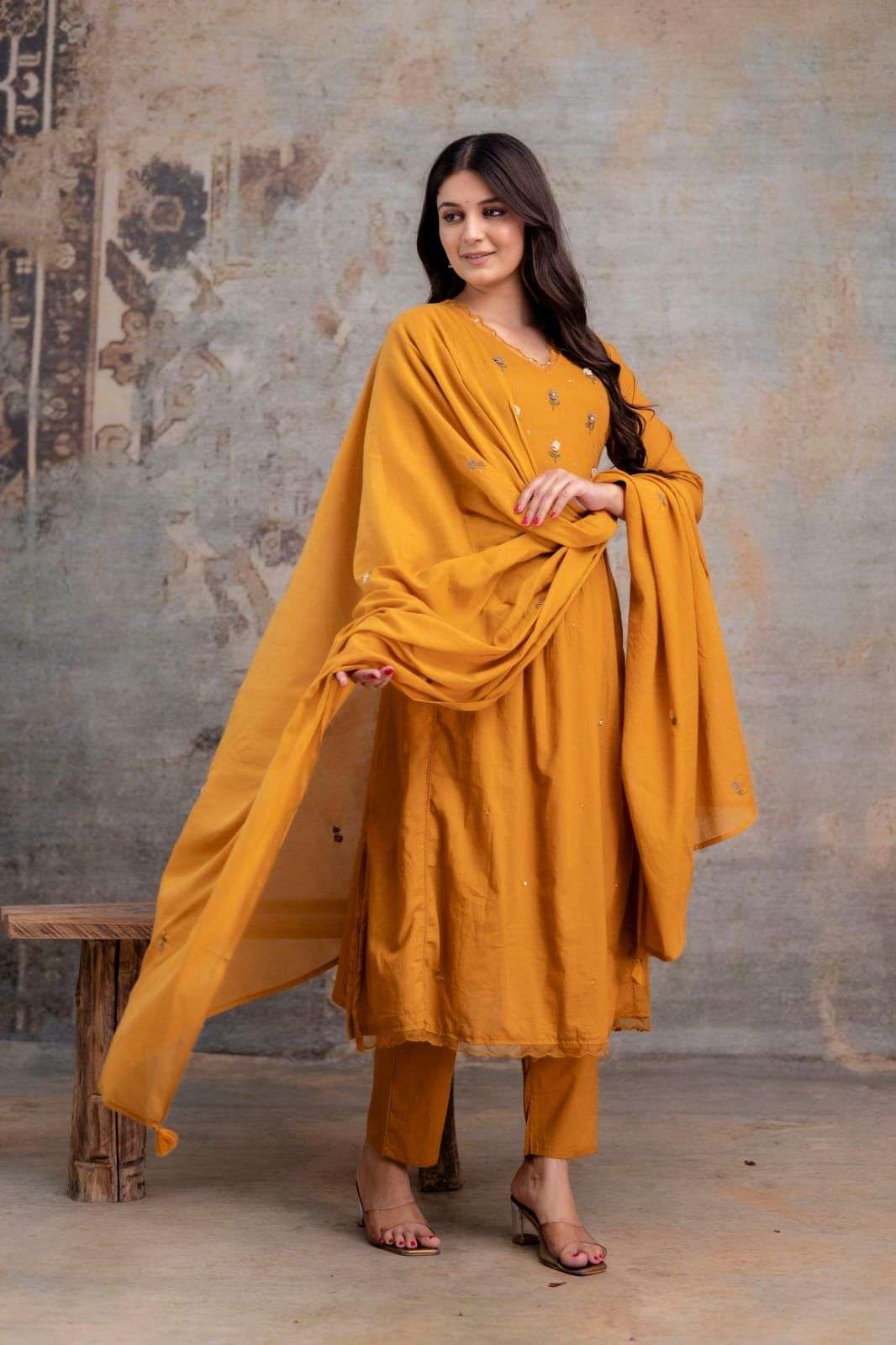 K 347 BOUTIQUE TYPE COTTON FABRIC RUND KURTI SUIT SPECIAL MO...