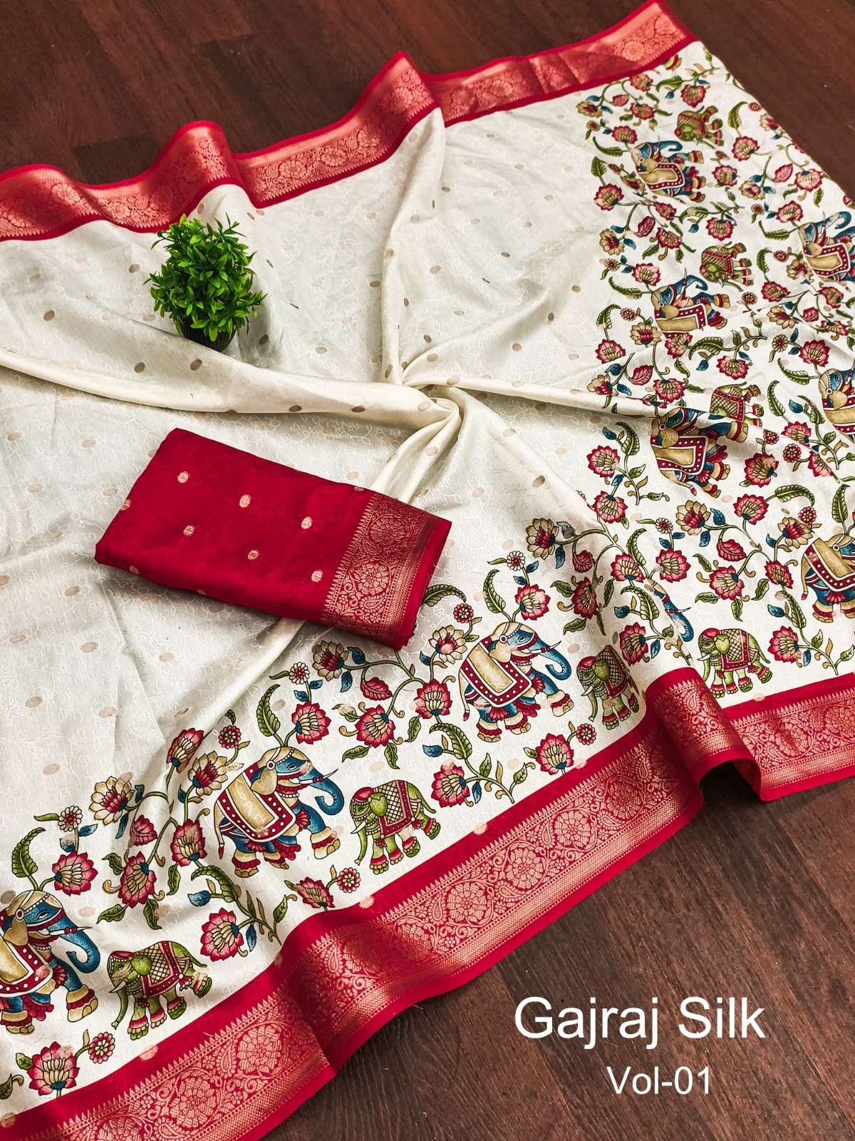 Beautiful Flower Design Border Silk Fabric Fancy Look Saree ...