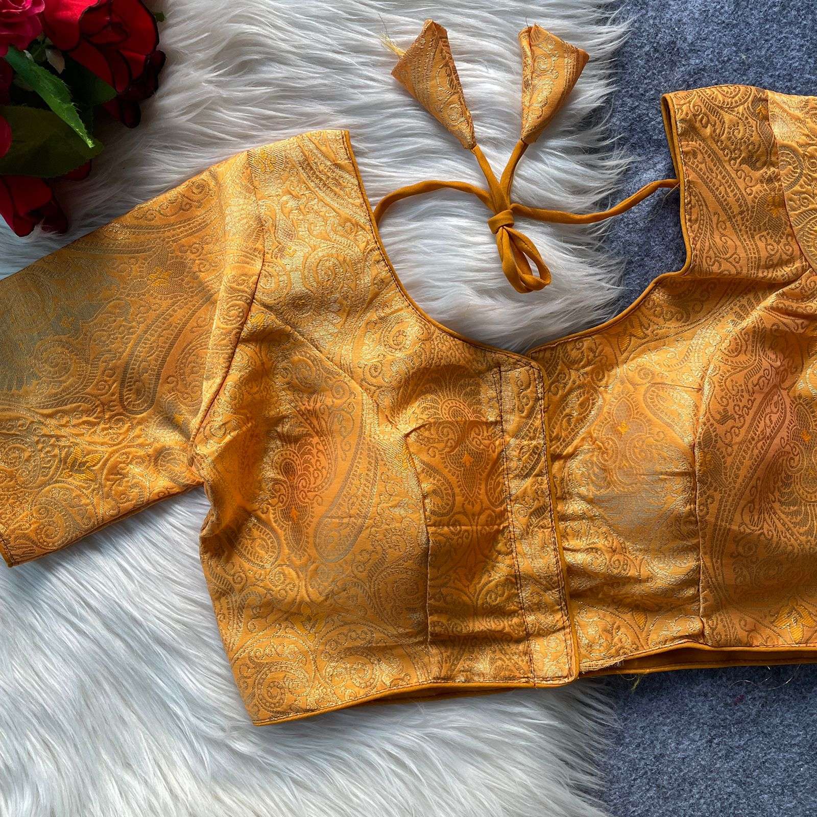 Banarasi silk With Golden Shining fancy look Stich blouse be...