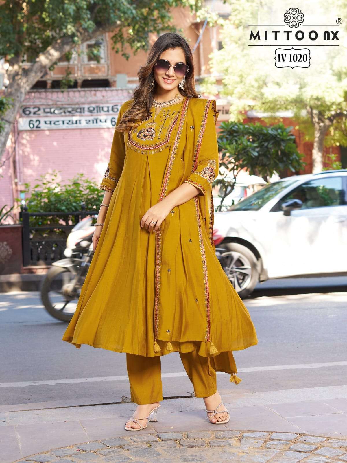 MITTOO NX IV 1020&1021 MUL CHANDERI THREAD WORK KURTI 3 PIE...