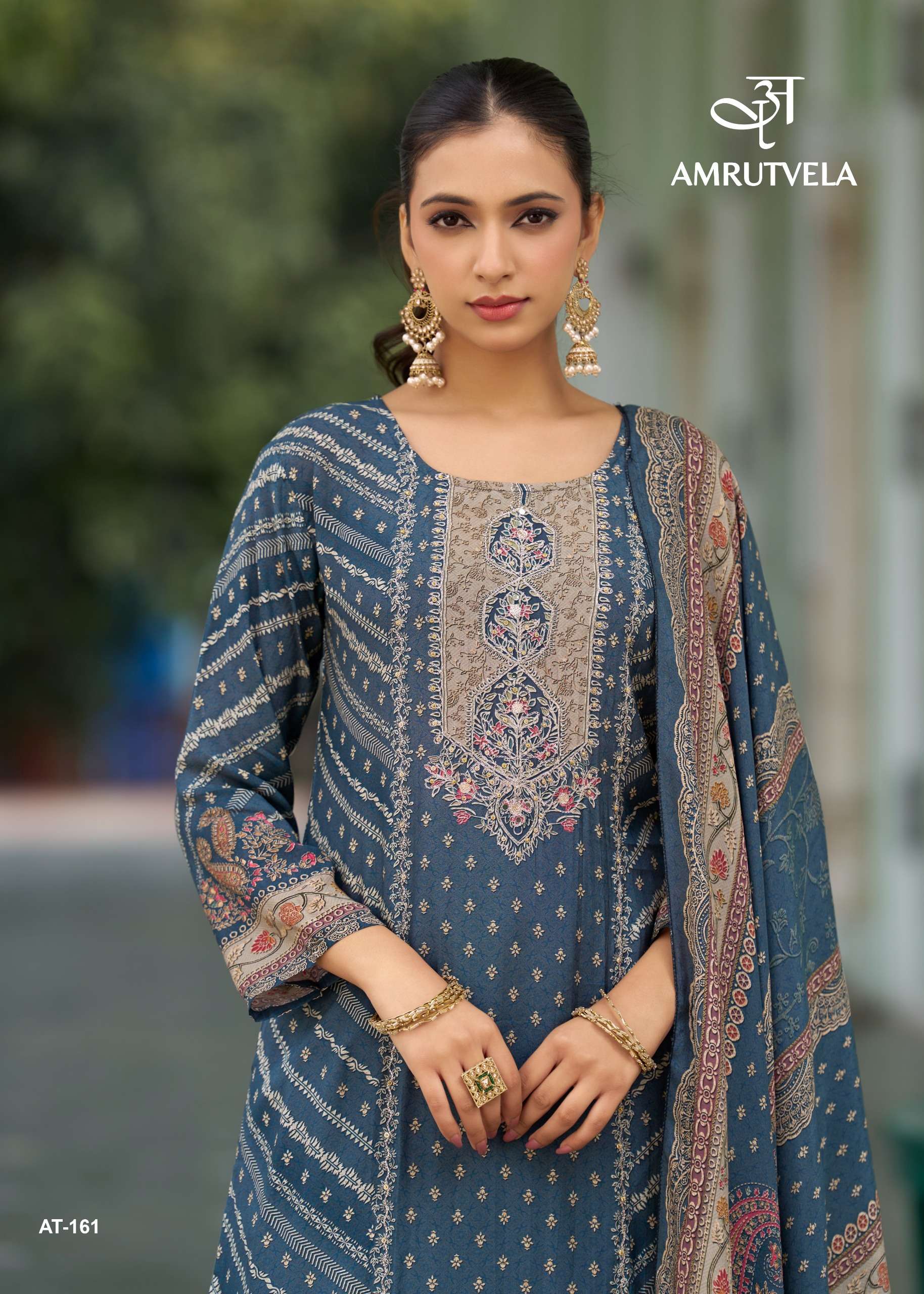 AMRUTVELA AT 161 VISCOSE MUSLIN PRINT AND AARI WORK LADIES D...