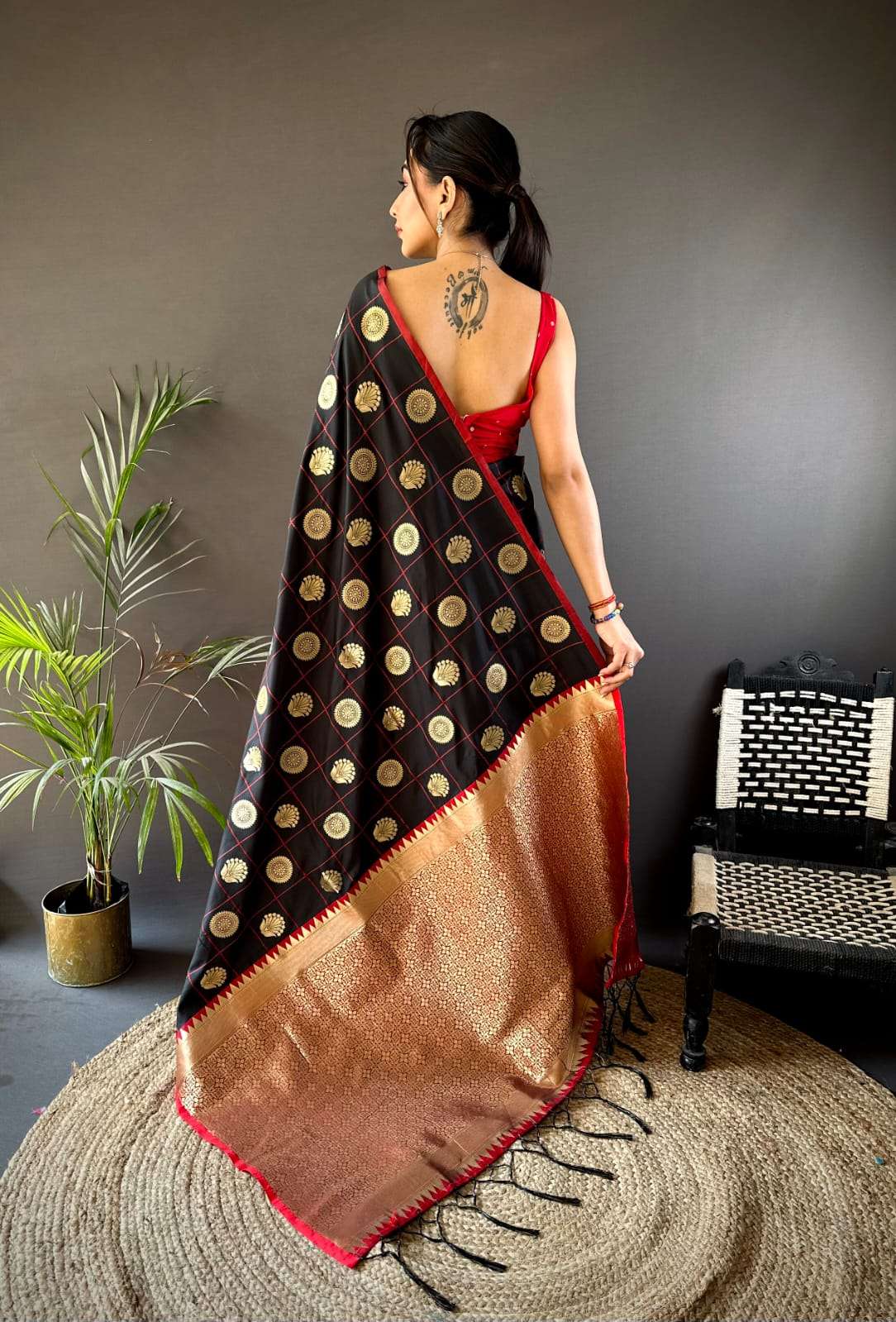 BLACK COLLECTION Banarasi style Jacquard weaving real Jari d...