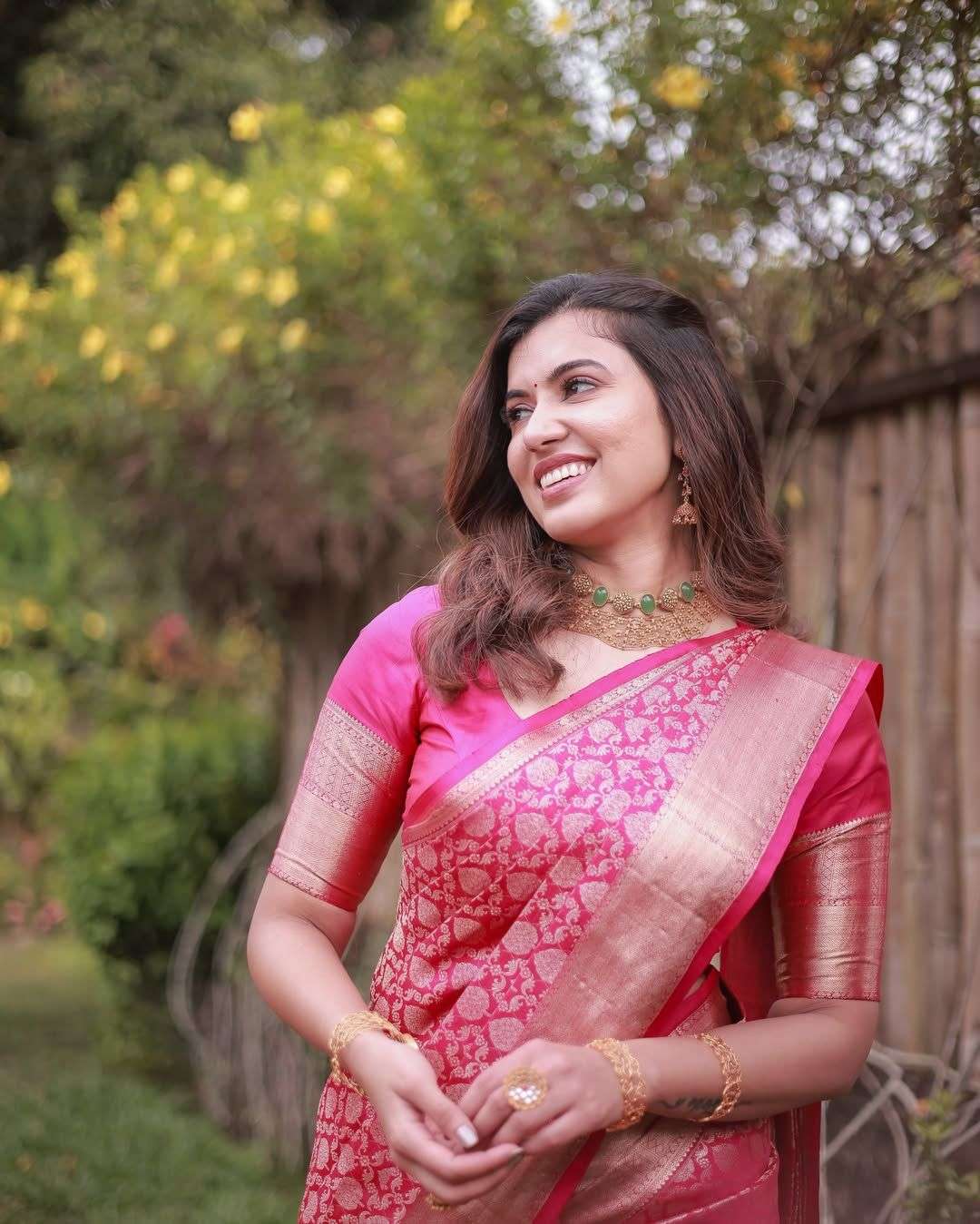BRAND PINK COLOR GOLDEN DESIGN SAREE WEAR SHADI CLOTH EXPORT...