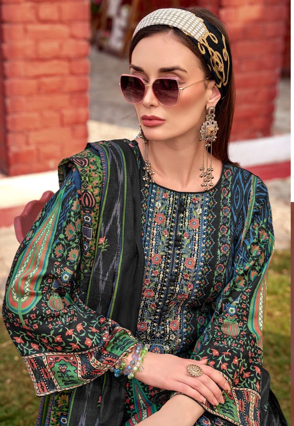 PAKIZA PRINTS FARMAISH VOL 8 JAM SATIN NECK & DAMAN WORK SAL...