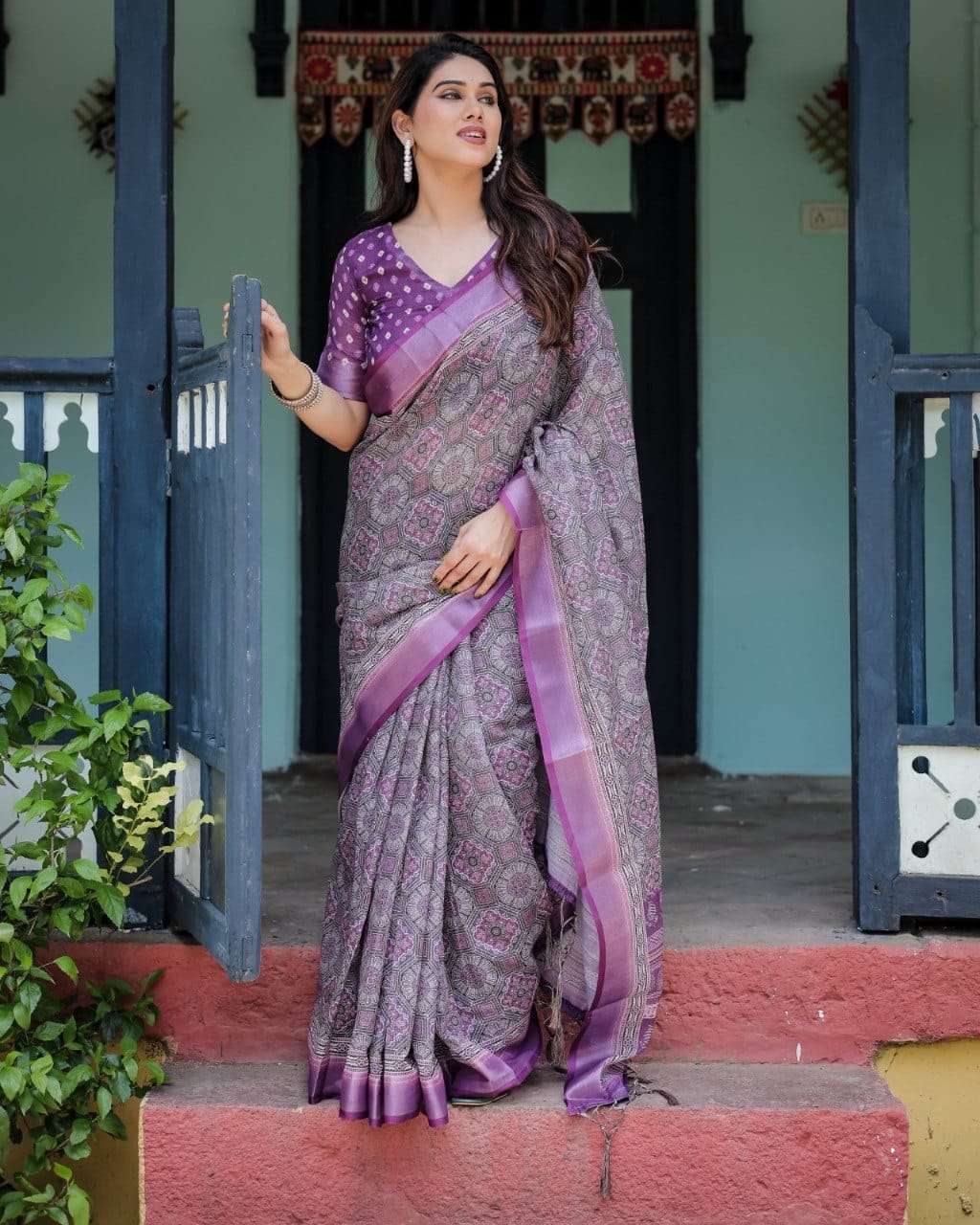 A beautifully crafted Elegant Floral Linen Cotton soft Purpl...