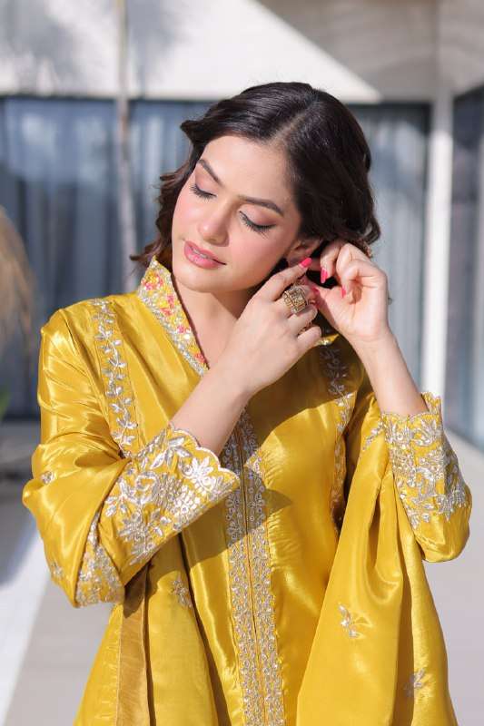 EID AND SHADI DESIGNER READYMADE YELLOW TOP BOTTOM DUPATTA S...