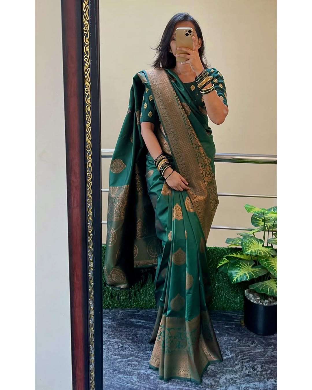  Fashion lunched lichi silk fabric Features Bright and Tradi...