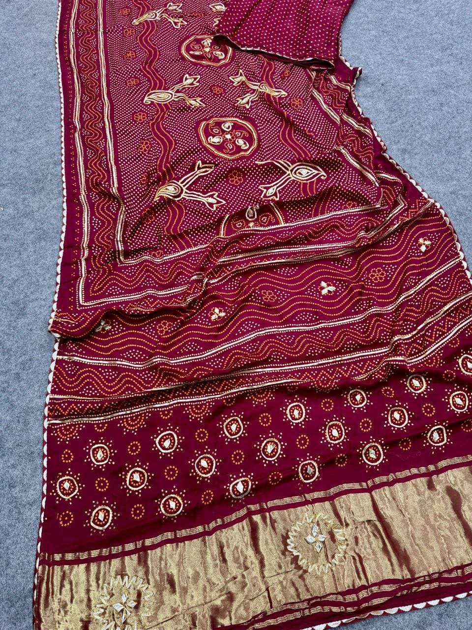 Gaji Silk fabric in Ek Dani Bandhani With Pure Lagadi Patta ...