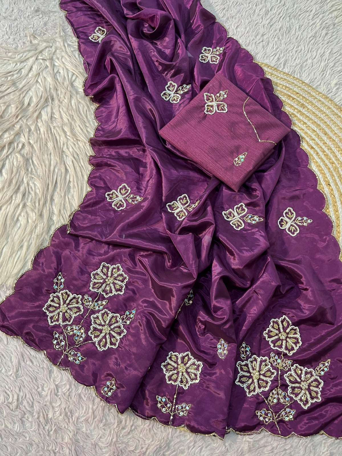 Jilu Beautiful Soft Shine silk Fabric With Havy Pallu Handwo...