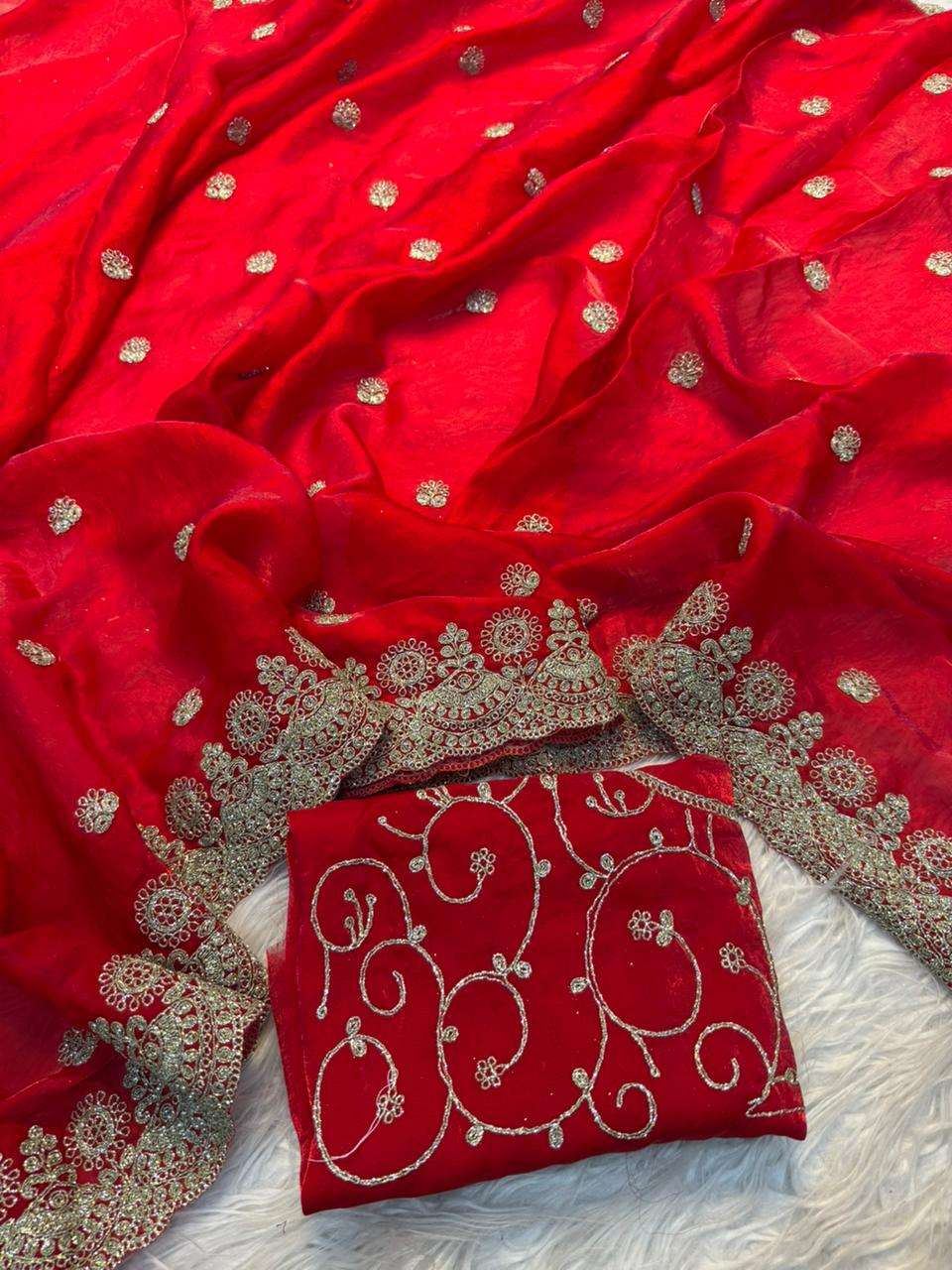 third move Soft Space Silk Fabric grace in every fold regula...