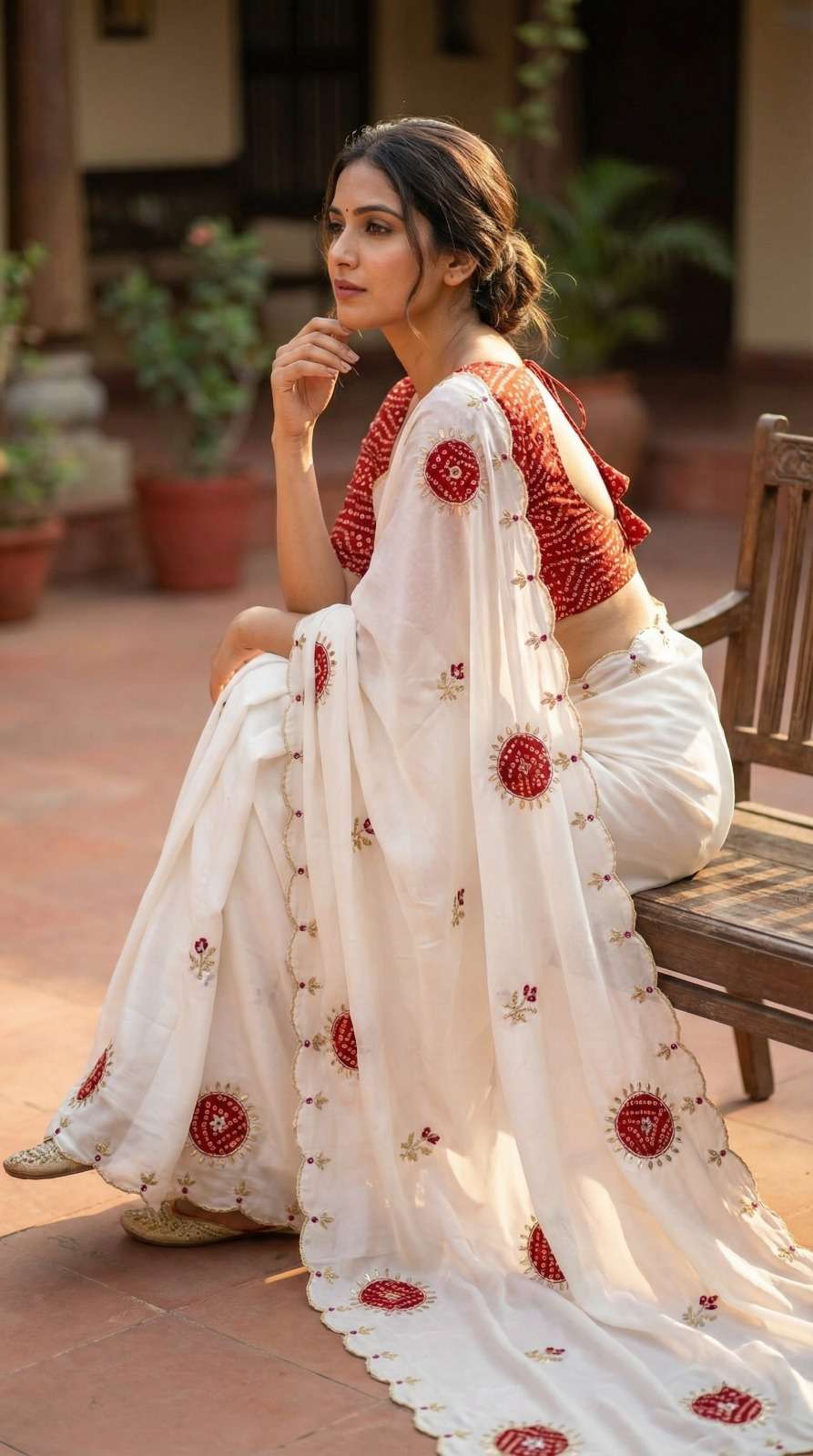 CRK011 A graceful saree crafted in crunchy fancy fabric deli...