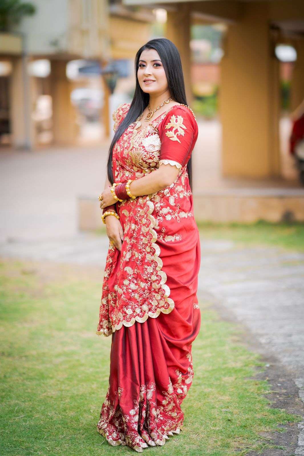 Embrace in luxury and silk flaunt this beauty with this exqu...