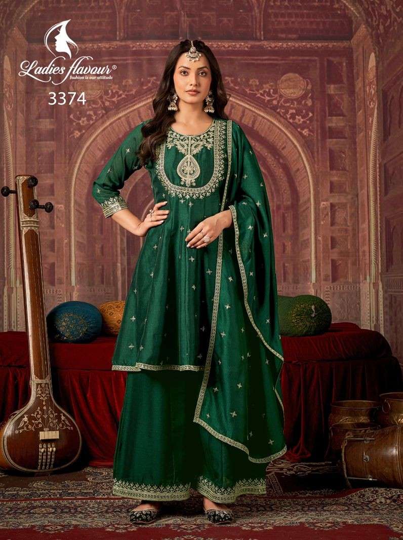 LADIES FLAVOUR CULTURE INDIA CLOTHING BLOOMING WORN WITH INN...