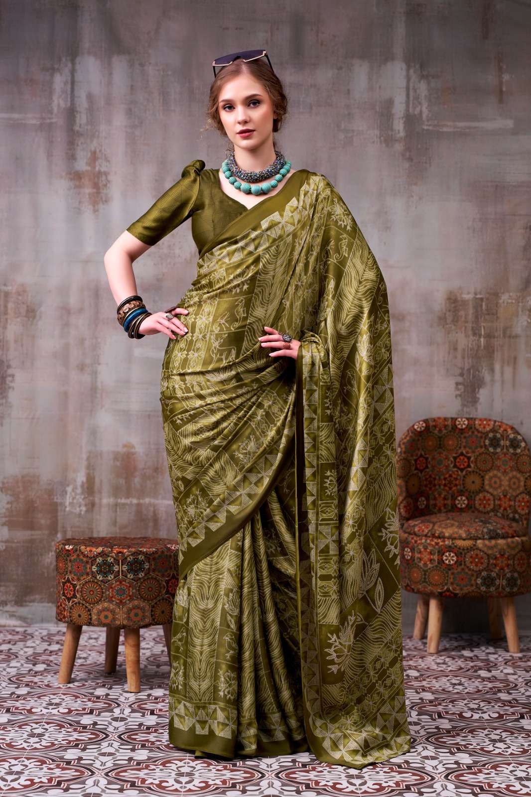  New Design Launch model silk Fabric With very soft in saree...