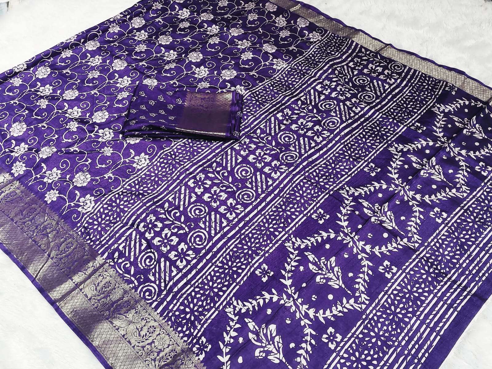 Presenting amazing Beautiful and heavy dola silk fabric regu...