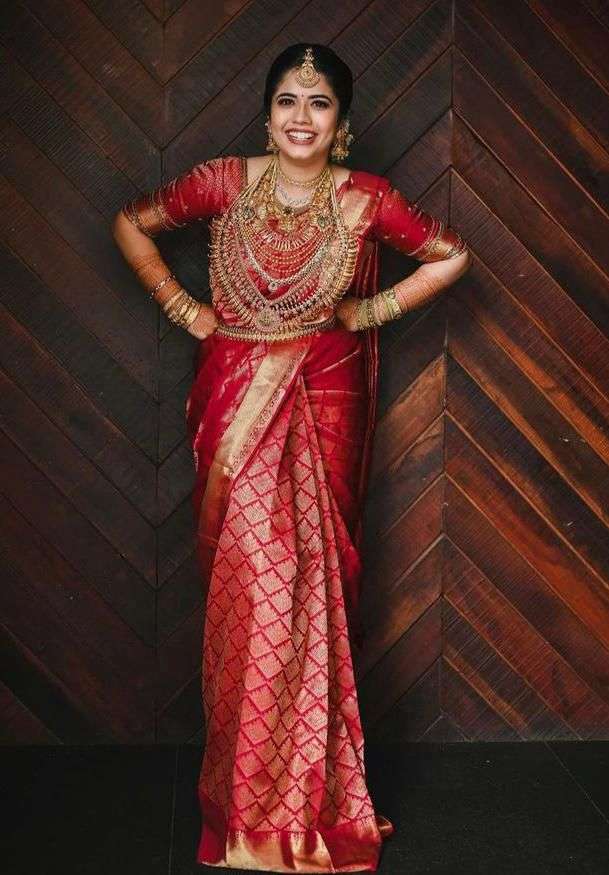 soft lichi silk Beautiful Art Silk beautiful rich pallu with...