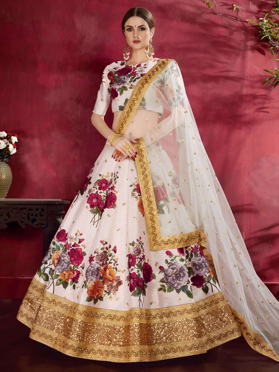 This elegant and lvory Floral Designer and beautiful silk fa...
