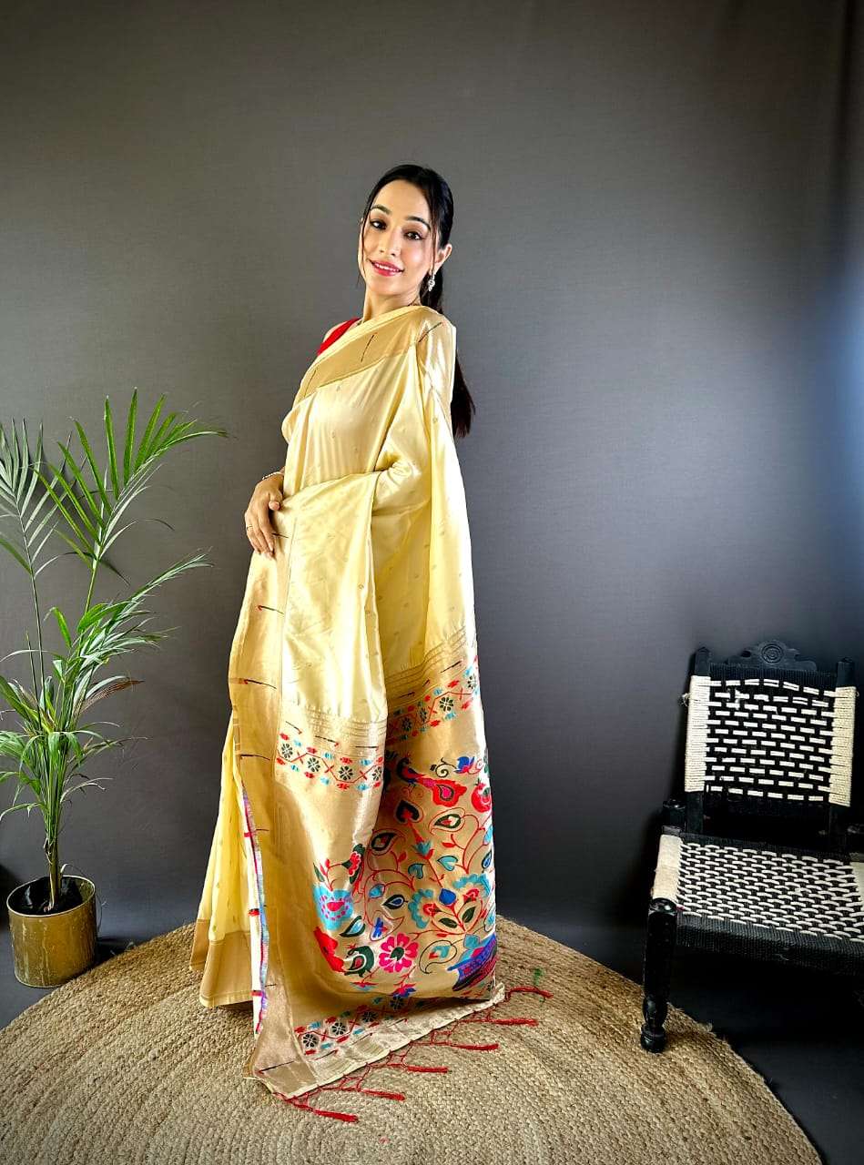 Aavishkar Most Fancy Pure and superb Kanchipuram silk fabric...