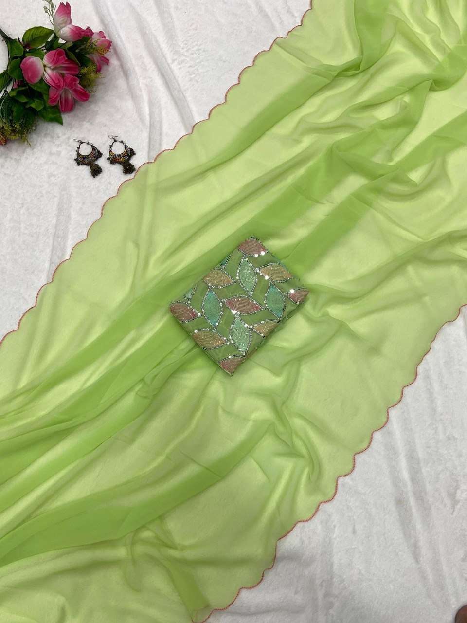  beautiful Georgette fabric With fancy border perfect look t...