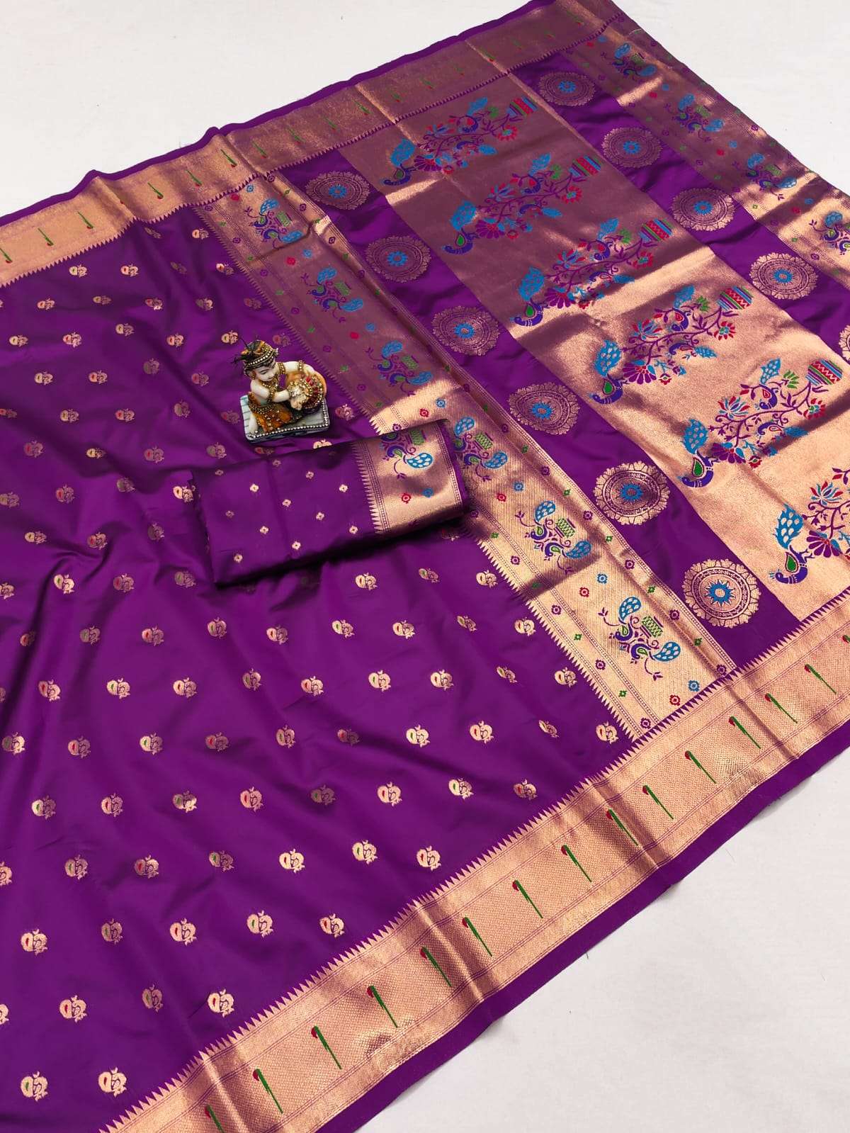 Beautiful you Never Missed Chestha Banarasi shiny Lichi Silk...