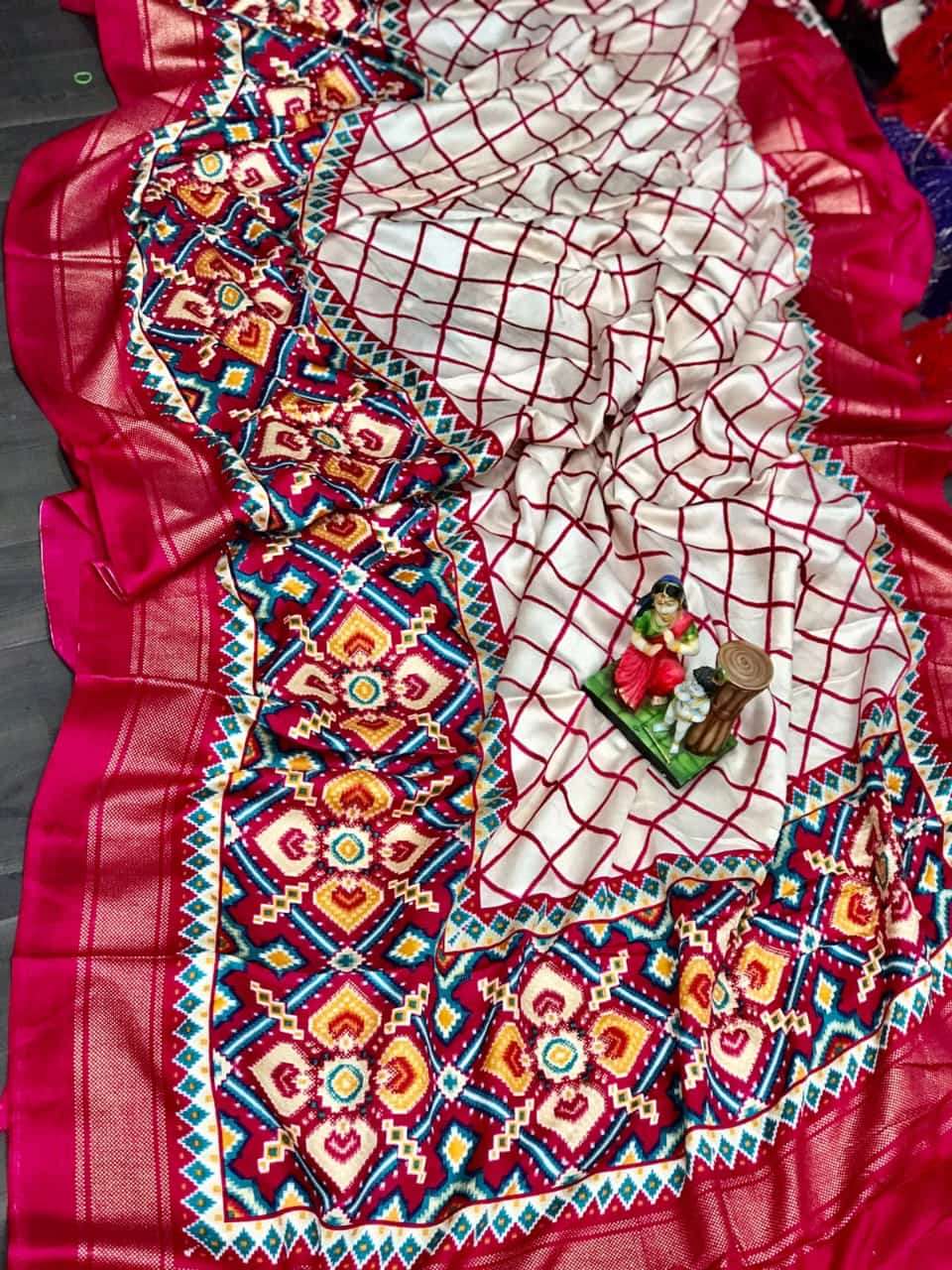 FORAM BEAUTIFUL AND FANCY DESIGNER FABRIC REGULAR WEAR SAREE...