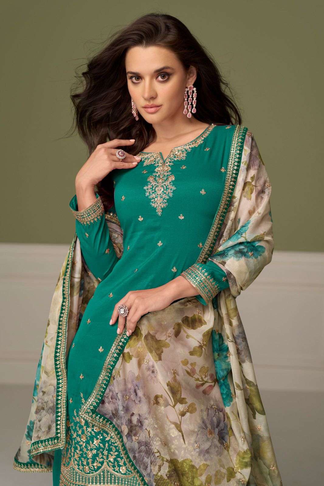 GULKAYRA DESIGNER GULNAAZ SIMAR SILK DESIGNER KURTI PANT SUI...