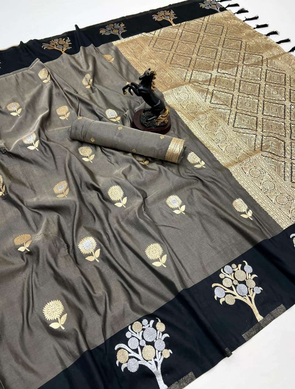 Premium Paithani Silk Amrapali Paithani Vol 6 A masterpiece ...