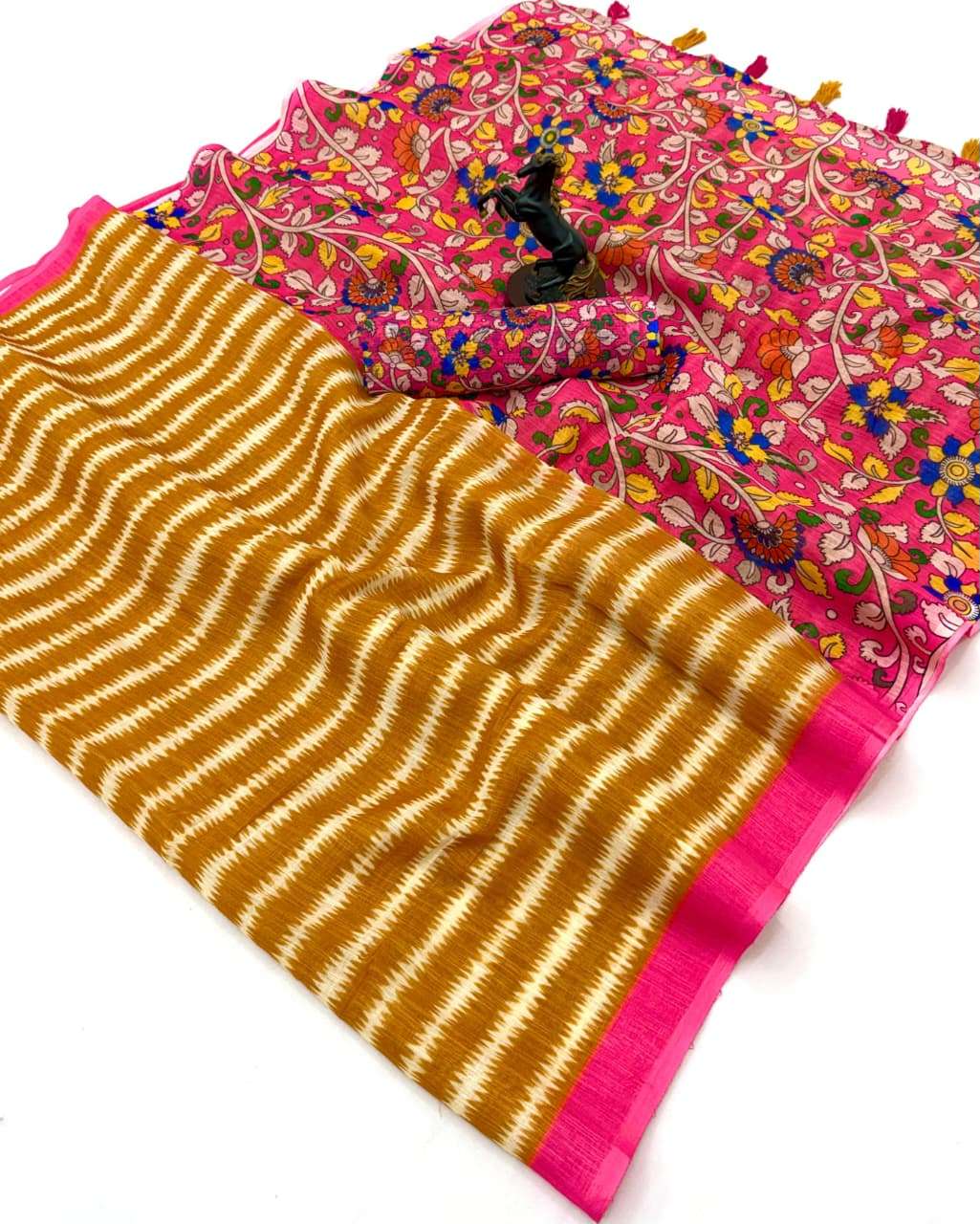 Pure and craftsmanship comfortable Linen fabric with beautif...