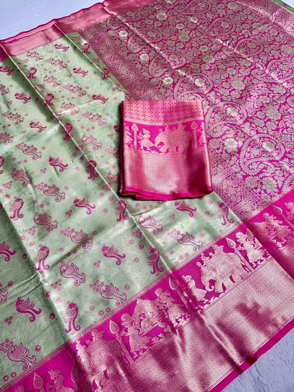 Traditional and classical Kanjivaram Silk features a beautif...