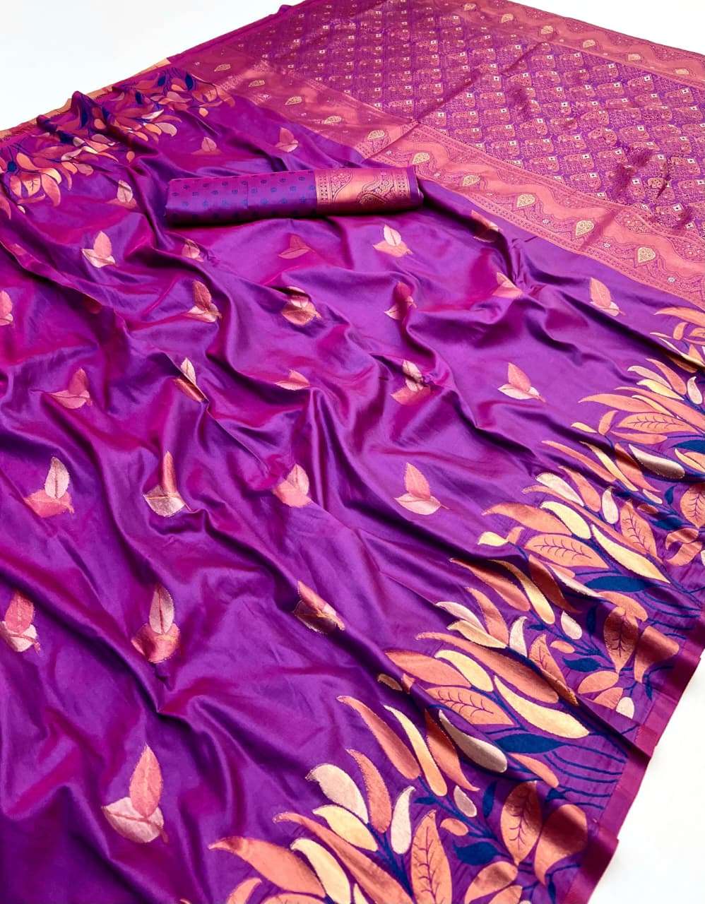 Aarushi This stunning and Elegant Premium Two Tone Banarasi ...