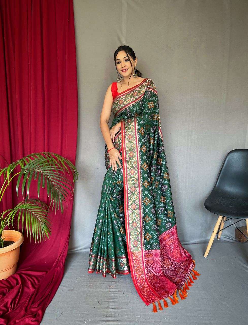 AEIA VOL 7 PRESENTING SOFT AND PURE RANGEEN PATOLA SILK FABR...
