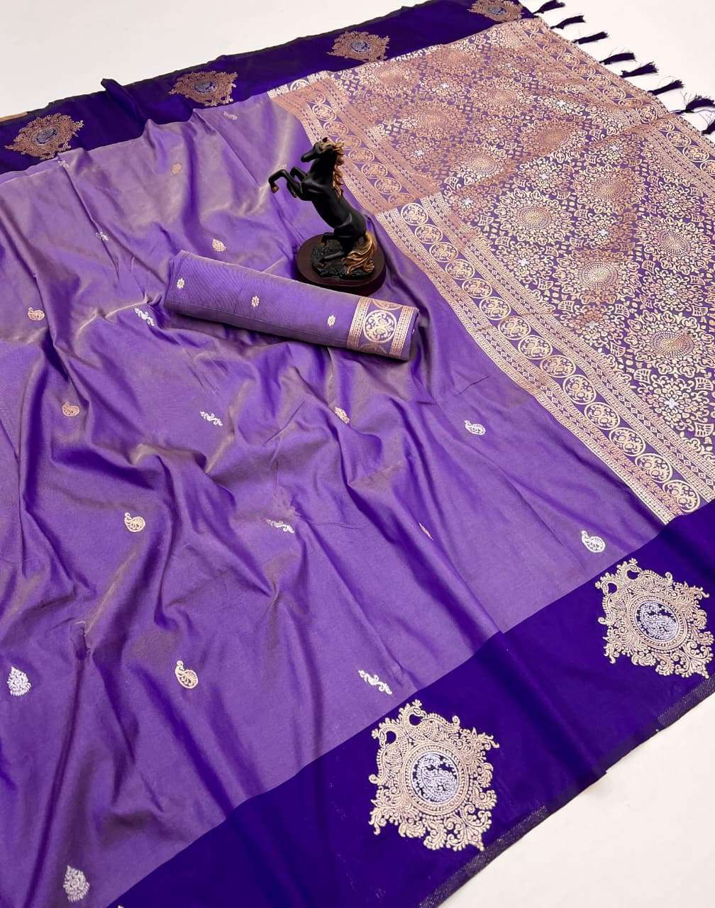 Amrapali Paithani Vol 11 Pure and Soft Silk fabric A master...