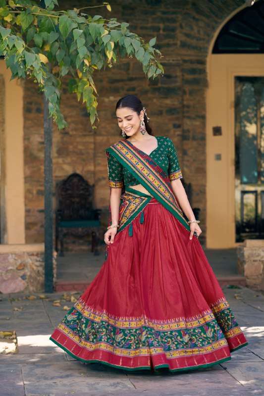 elegant rich Tasar silk fancy fabric Festive fashion should ...